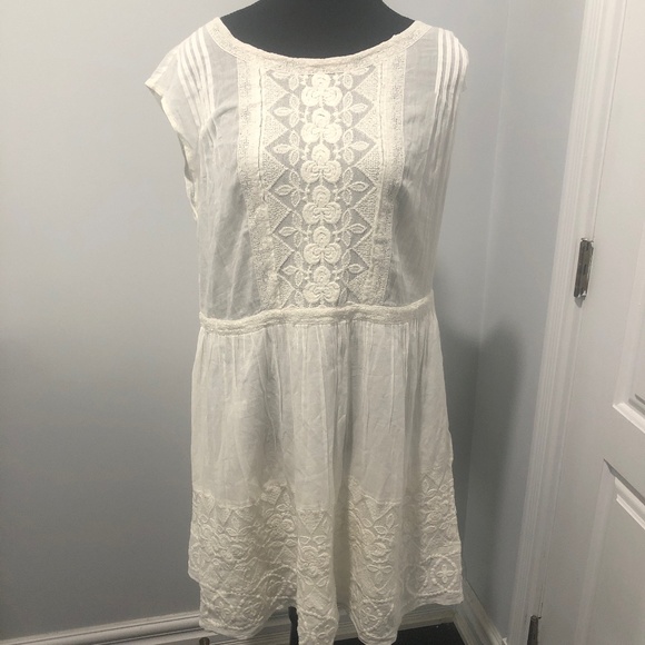 White Emroidered Feminie Boho Chic Cotton Petits Hauts Boutique Dress - Picture 1 of 6